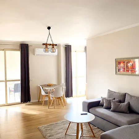 Modern At New Bazaar, Διαμέρισμα