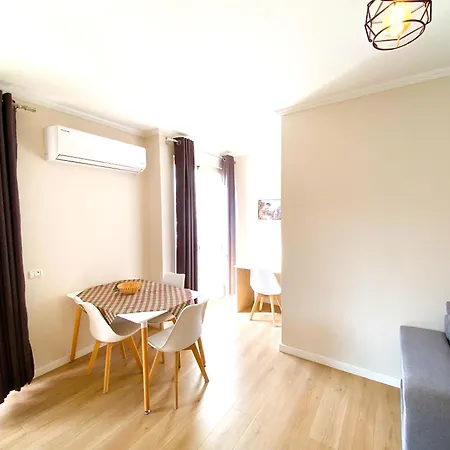Modern At New Bazaar, Appartement Tirana