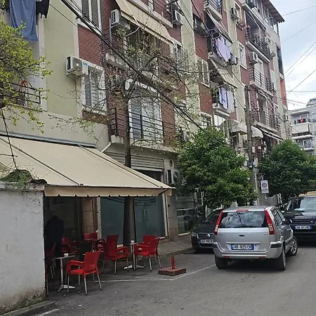 Modern At New Bazaar, アパート ティラナ