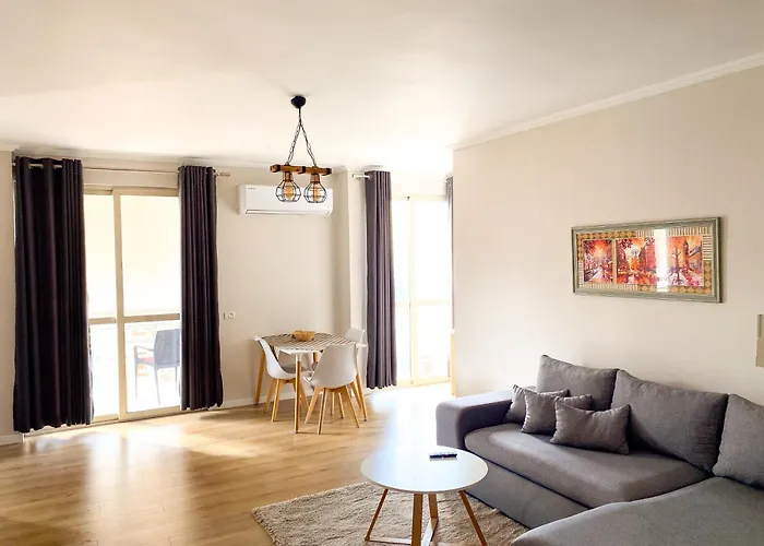 Modern At New Bazaar, 公寓