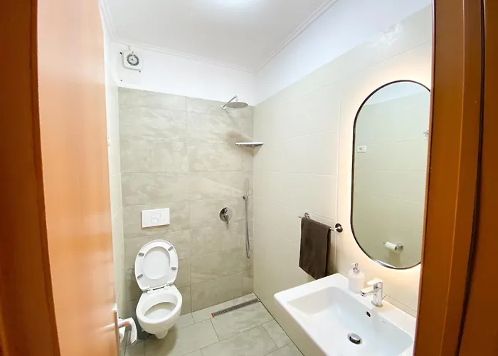 Modern At New Bazaar, 地拉那